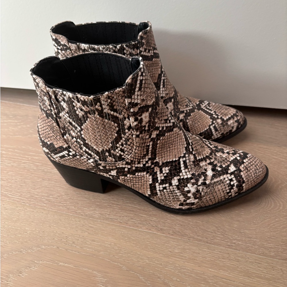 Skechers Crista Snake Print Boot